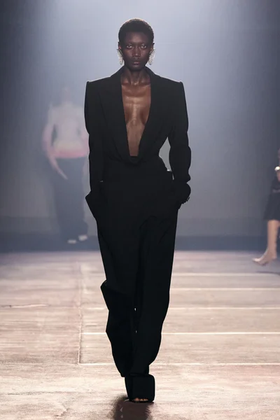 Look 15
